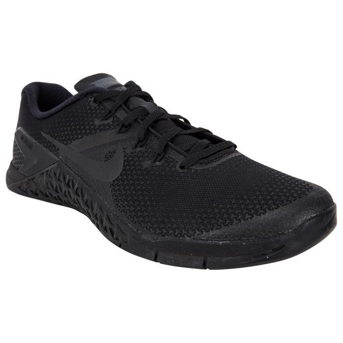 black nike training shoes